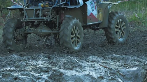 Dynamic low-angle shot of a UTV racing in an extreme off-road event Vídeo Stock 344876672