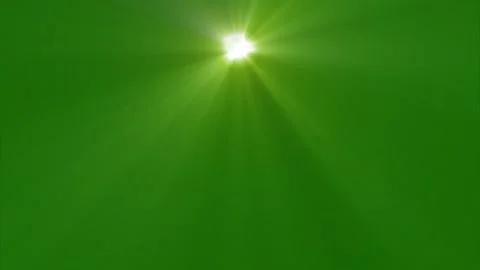 Dynamic Moving Sun Rays and Bright Lens Flare on Green Background Vídeos de archivo 334991432