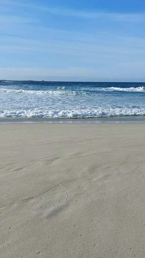 Dynamic ocean waves breaking on A Marosa beach in Burela Spain at sunset 스톡 동영상 333600467