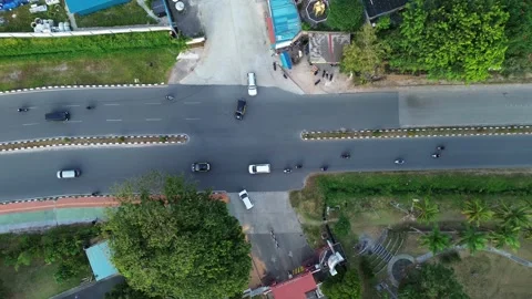 Dynamic overhead view capturing the ceaseless flow of vehicles on bustling .. Video stock 339033045