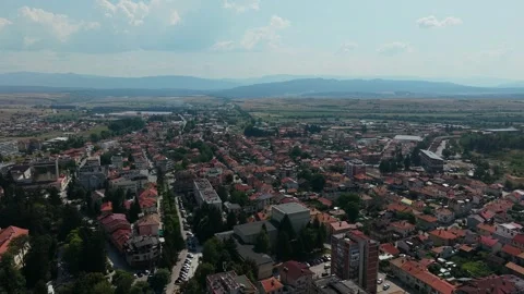 Dynamic push in shot over Razlog streets, Bulgaria Vídeo Stock 344057768