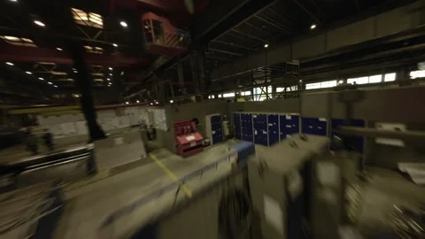 Dynamic shop space filled with machines and busy teams Видео 328937722