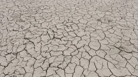 Dynamic shot of cracked soil ground of dried lake 스톡 동영상 151490462