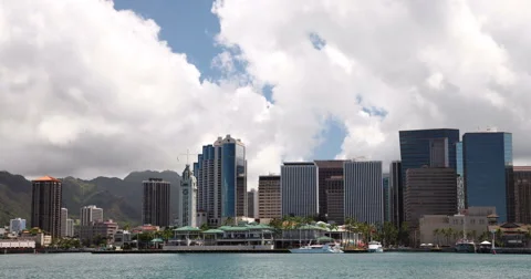 Dynamic Skies Over Honolulu Harbor: Timelapse Beauty Stockbeeldmateriaal 42528340