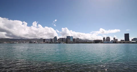 Dynamic Skies Over Honolulu Harbor: Timelapse Beauty Stockbeeldmateriaal 42534666