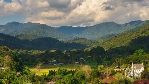 Dynamic sky over valley in mountain at Chiangmai, Thailand.. มุมมองที่สะเมิง 1 스톡 동영상 103938527