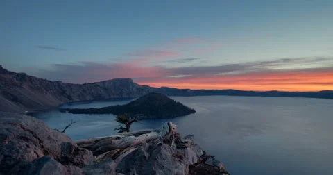 Dynamic Sunrise time lapse at Crater Lake National Park sun rise rising Video stock 68630397