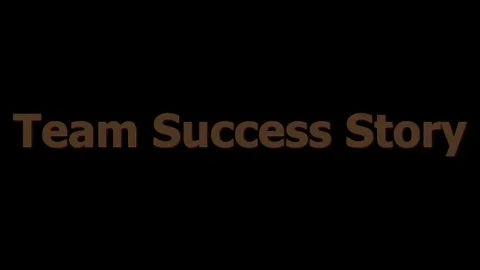 Dynamic text animation displaying team success story repeatedly against solid Vídeos de archivo 344714615