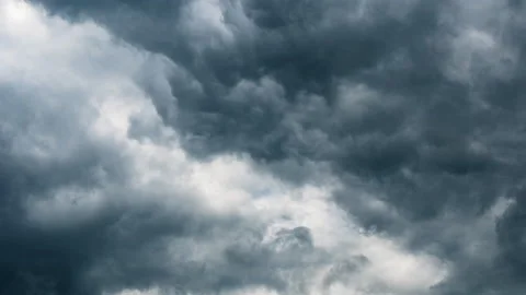 Dynamic time delay photography of black cloud surge before storm 스톡 동영상 153846258