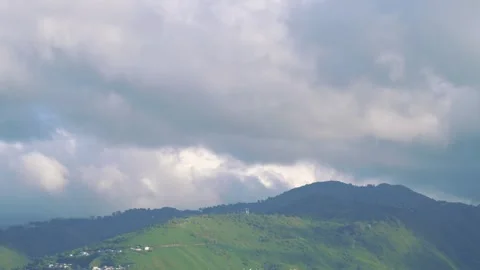 Dynamic time lapse of Honolulu's mountainous backdrop and urban foreground .. Stock Footage 281793506