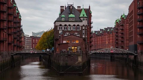 Dynamic Timelapse of Hamburg's Architectural Landmarks by the Water Video stock 306542543
