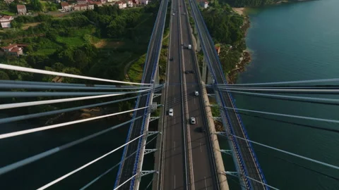 Dynamic top-down aerial perspective of traffic flowing across the Rande Bridge Stockbeeldmateriaal 336286868