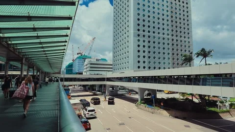 A dynamic urban scene viewed from above on a pedestrian walkway with a 库存影片 338311468