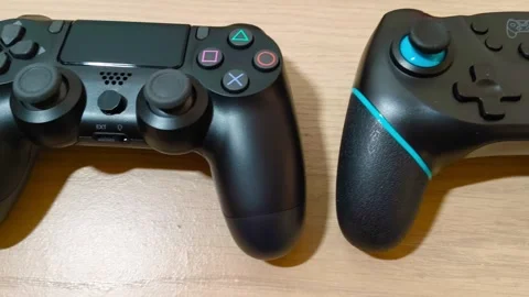 Dynamic video game controllers ready for immersive gameplay and competitive Stockbeeldmateriaal 318310904