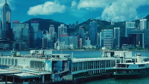 A dynamic view of Hong Kong's skyline dominated by modern skyscrapers near a 库存影片 338310985