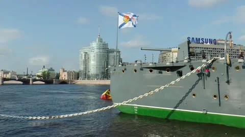 E Aurora at the granite mooring on Neva river Embankment. Stock Footage 340553766