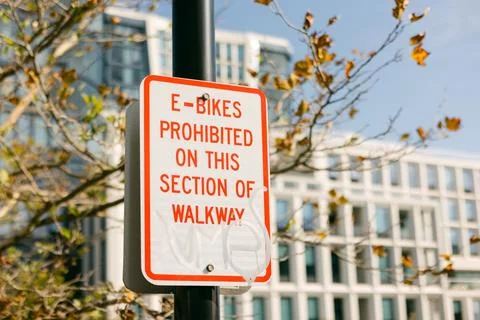 E-bikes not allowed on this specific section of public walkway in urban area Foto stock