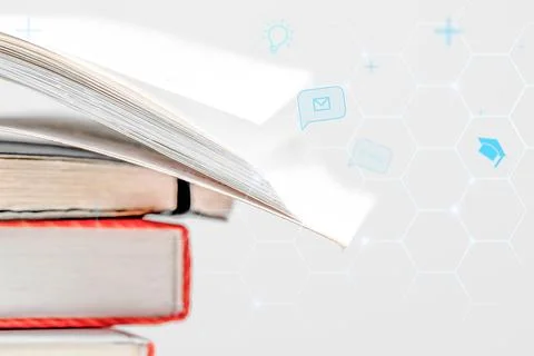 E book digital learning. Open book and scattered shapes and symbols. Elearnin Foto stock