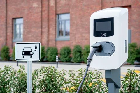 E-car charging station, e-car charge point orcharging plug parking (EVSE) Stock-Fotos