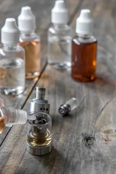 E-cigarettes with different re-fill bottles Foto stock