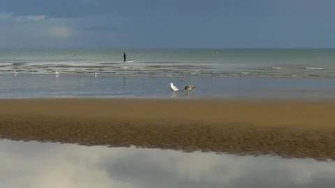E Clouds reflected and paddle boarder 4K Video stock 117941895