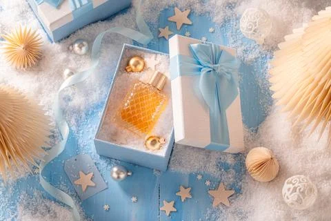 E-commerce banner design featuring a luxury bottle. Fotos Stock