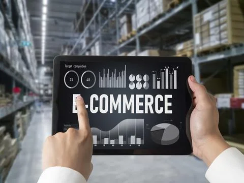E-commerce data software provide modish dashboard for sale analysis Foto stock