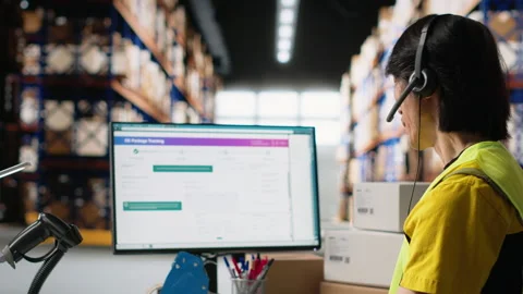 E-commerce support clerk responding to problems like lost parcels 動画素材 312836211