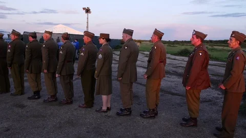 E Dressed in Vintage 2nd world war American uniforms at Greenham Common celeb Stock Footage 116261389