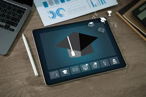 E-learning is a digital education platform that supports career development.. Stockfoto's