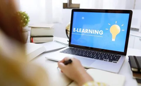 E-learning Education Internet Networking . Young businesswoman sitting at ... Foto stock