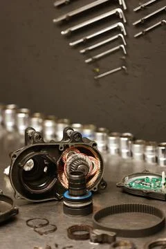 E-MTB Mid-Drive Motor Teardown Detail with Visible Planetary Gears Foto stock