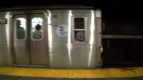 E train pulling into the 53rd street station unrecognizable people Stock Footage 134732409