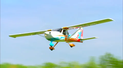 EAA Young Eagles Airplane Fly By MCU 動画素材 68101074
