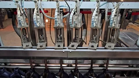 Each Container bottle filling same time at automatic machine. 스톡 동영상 302177626