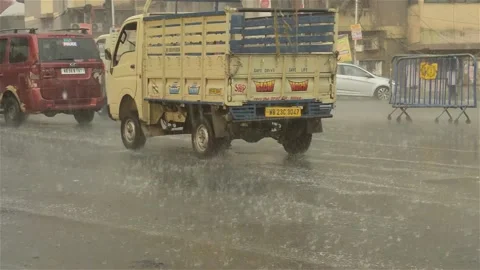Early Monsoon rain falling on city street in a rush hour. Kolkata West Bengal Stock Footage 152250373