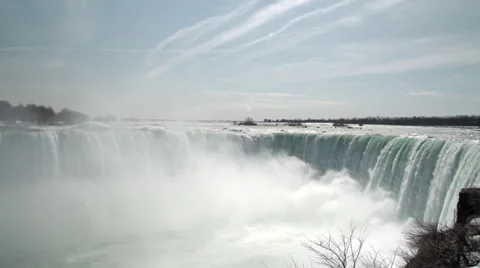 Early Spring at the Horseshoe Falls Vidéo 37122783