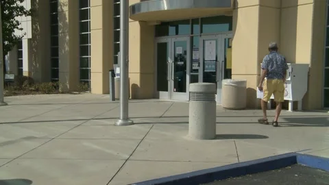 Early Voting: Mail In Ballot Drop Off: 2020 Election 库存影片 141391167