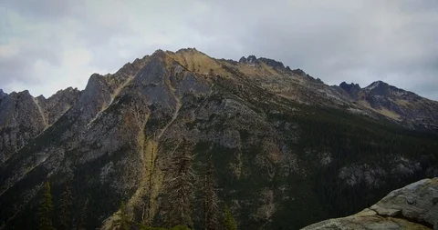 Early Winters Spires on a fall day at Washington Pass in the North Cascades 스톡 동영상 98248780
