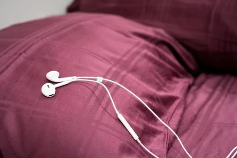 Earphone on the bed in the room Foto stock