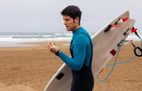 Earplugged - ready to surf, copy space. Foto stock