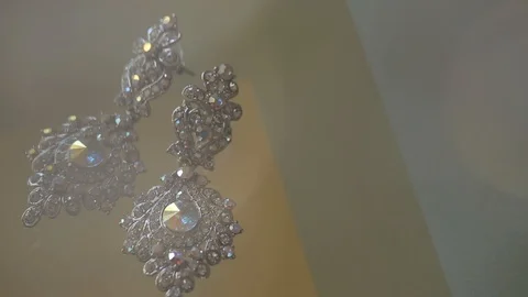 Earrings on a lamp decorations for the bride Bijouterie, ribbons, satin Vídeo Stock 95301107