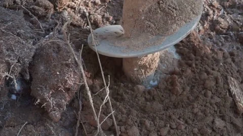 Earth Drilling Machine Rotating Drill Bit for Wells and Mining Vidéo 334563229