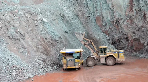 Earth mover ready to loading a dumper truck 스톡 동영상 38299294