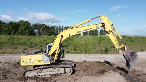 Earth moving excavator 動画素材 130616372
