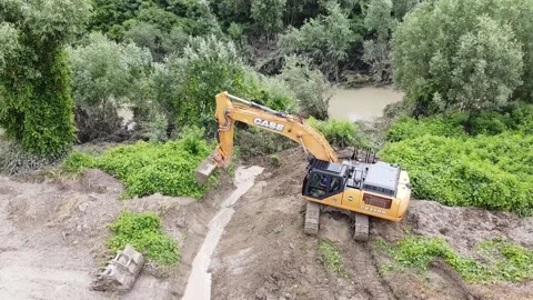Earth moving excavator Stock Footage 132270010
