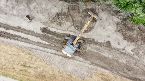 Earth moving excavator Видео 132295649