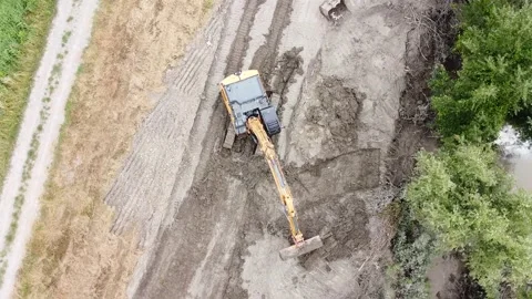 Earth moving excavator Stock-Footage 132391828