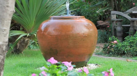 Earthen jar. Video stock 5164732