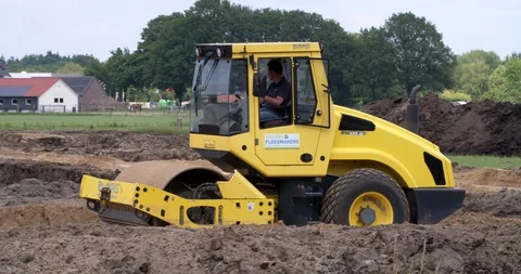 Earthwork roller in action at construction site in the Netherlands, 4K Vídeo Stock 109552155